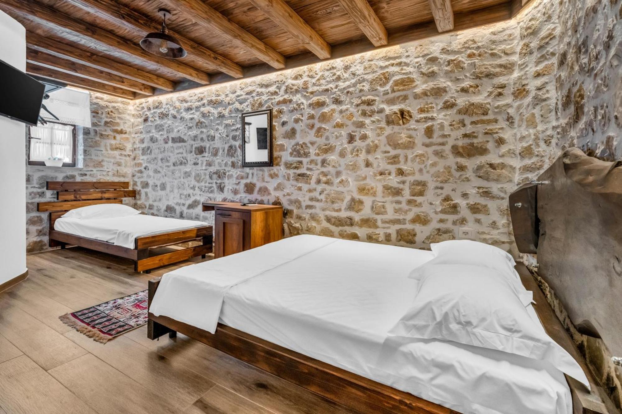 Hotel Bohem Berat Exterior foto